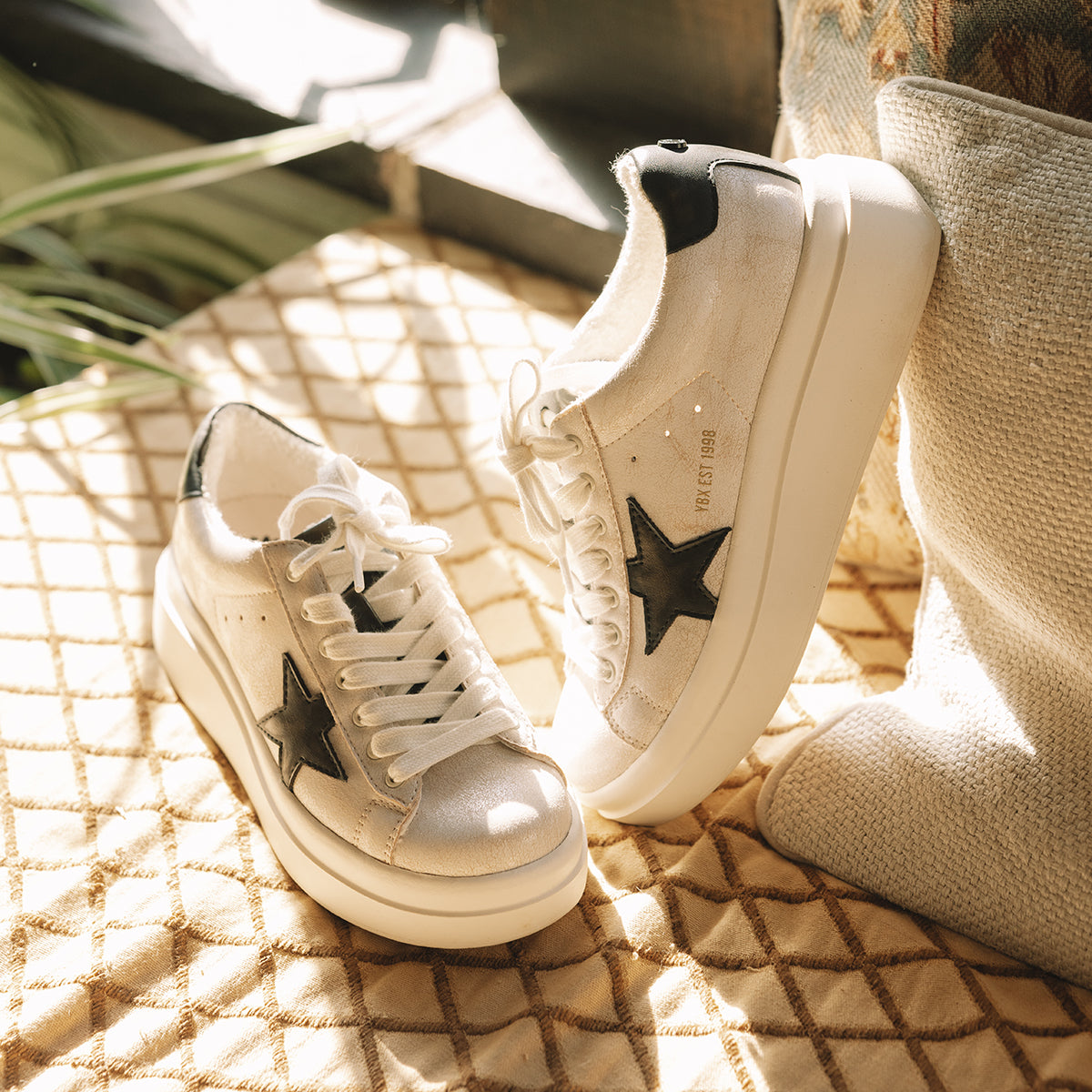Yellow Box Footwear Trusted | Elonna Flatform Sneaker - Black