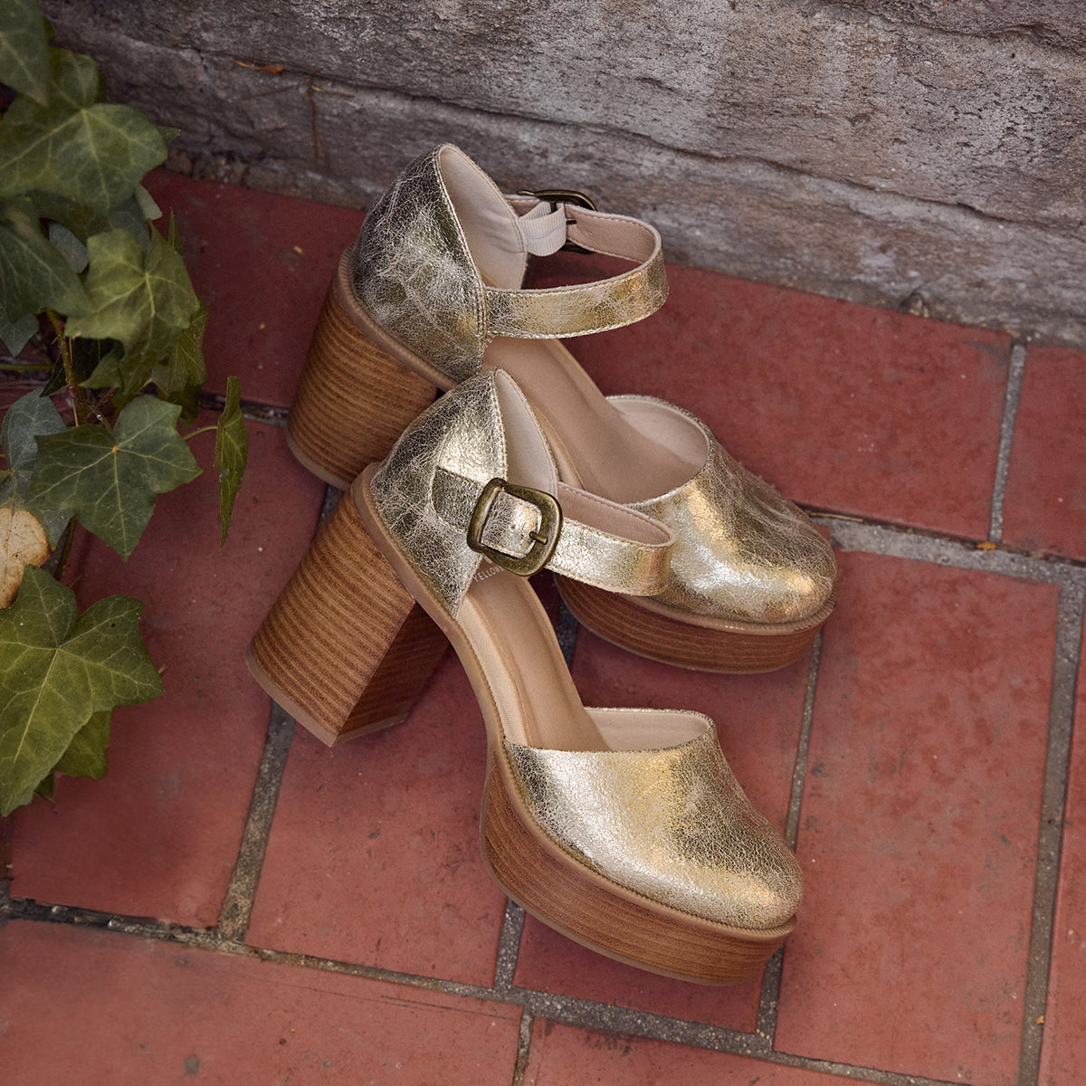 Yellow Box Footwear Hot Sale | Lauralyn Platform Clog - Gold