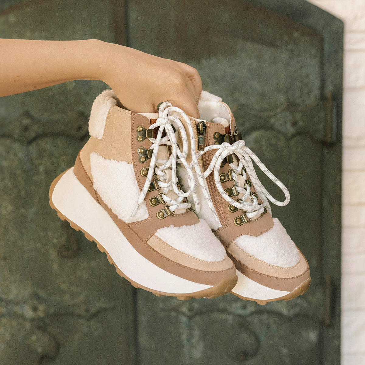 Yellow Box Footwear Classic | Hacey Flatform Hiker Boot - Tan