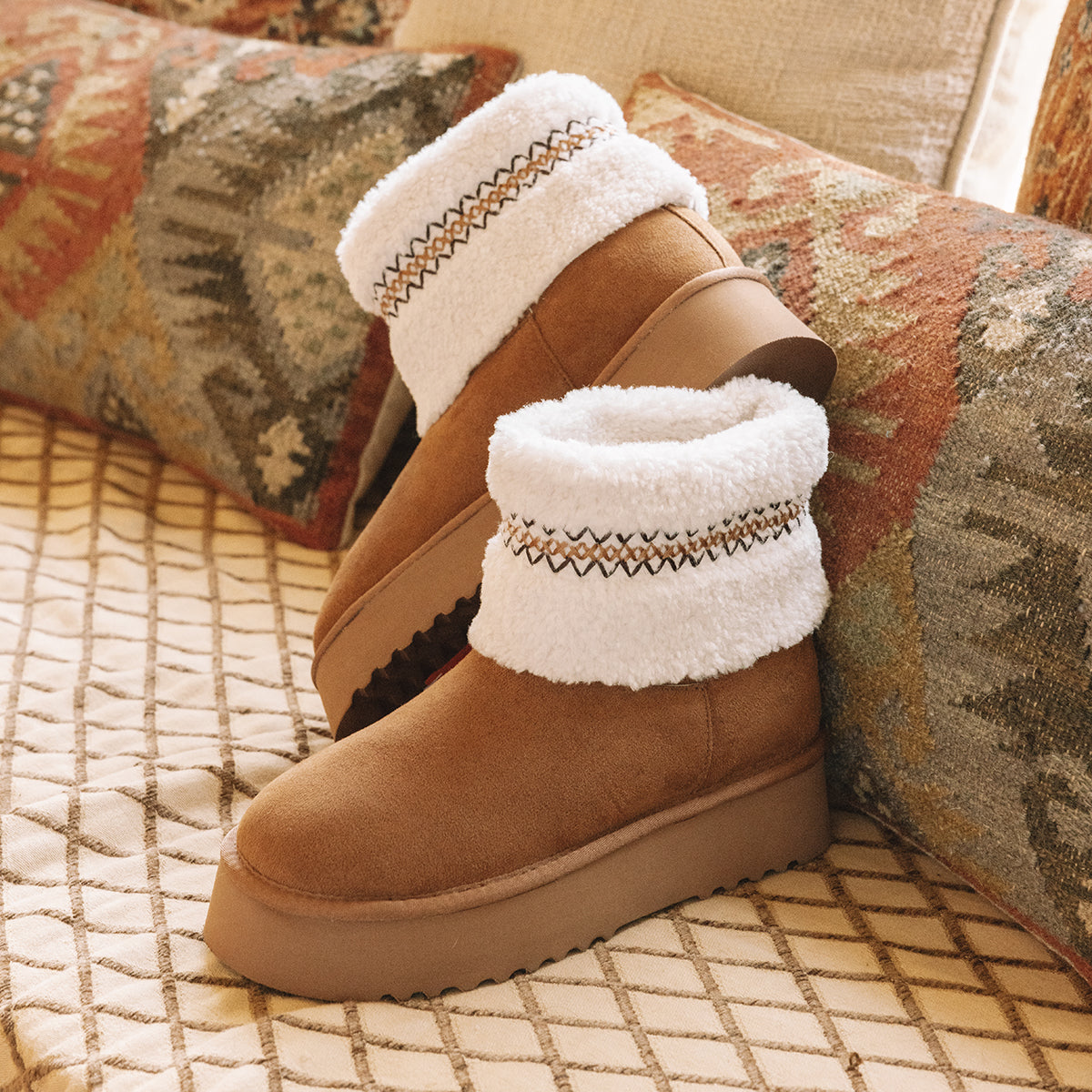 Yellow Box Footwear Trusted | Hiraya Shearling Flatform Boot - Chestnut