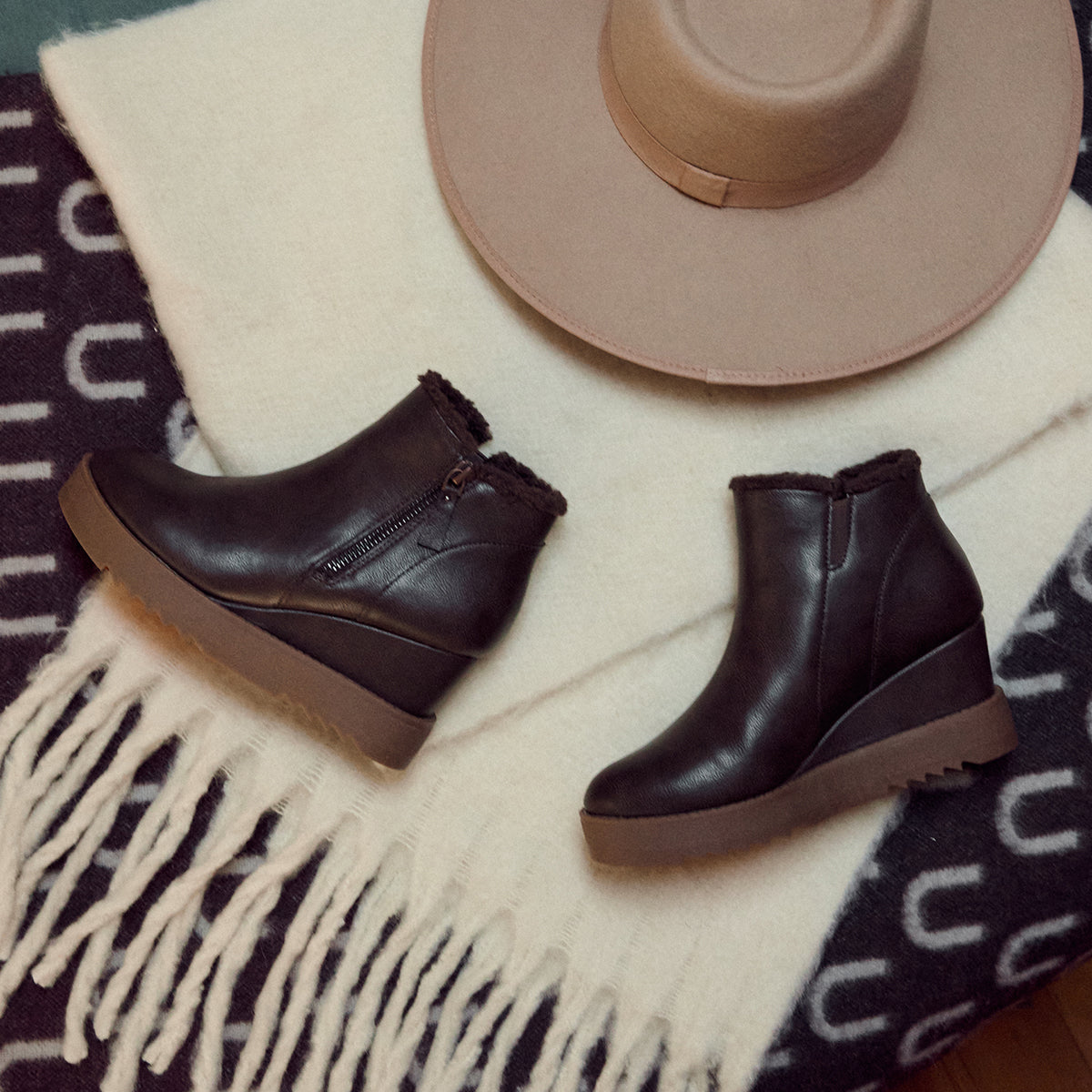 Yellow Box Footwear Customer Favorite | Analia Shearling Boot - Chocolate