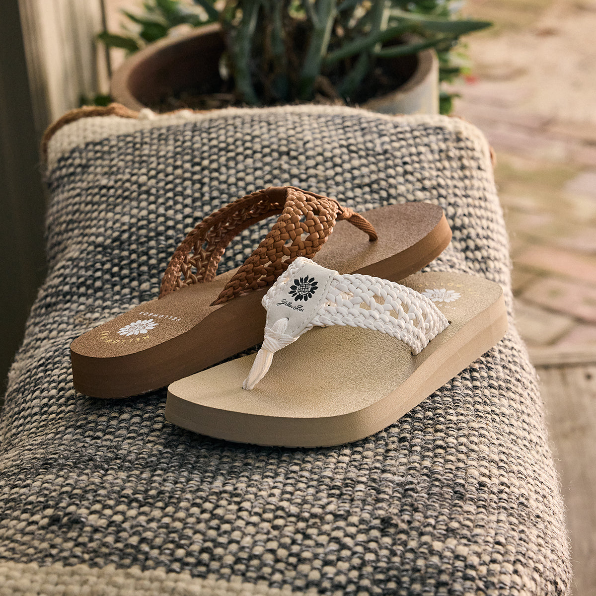 Yellow Box Footwear Essential | Niles Flip Flop - Ivory